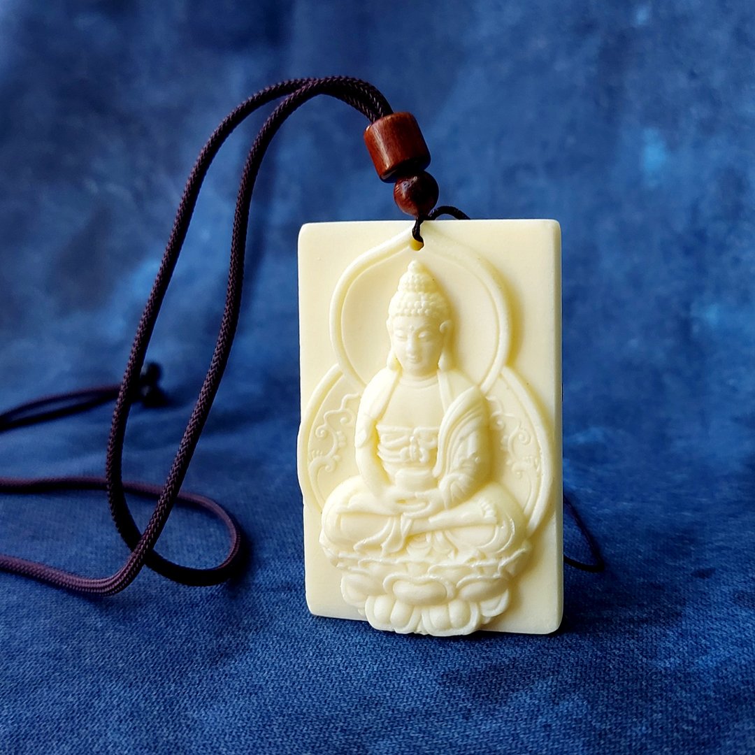 Hình ảnh Dây chuyền Phật Dược Sư lưu ly bằng quả ngà (trái dừa ngà -màu trắng ngà) - MN01