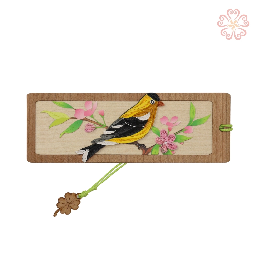 Book mark giấy xoắn nghệ thuật - chú chim đậu trên cành đào - size 13.5 x 5.3 cm