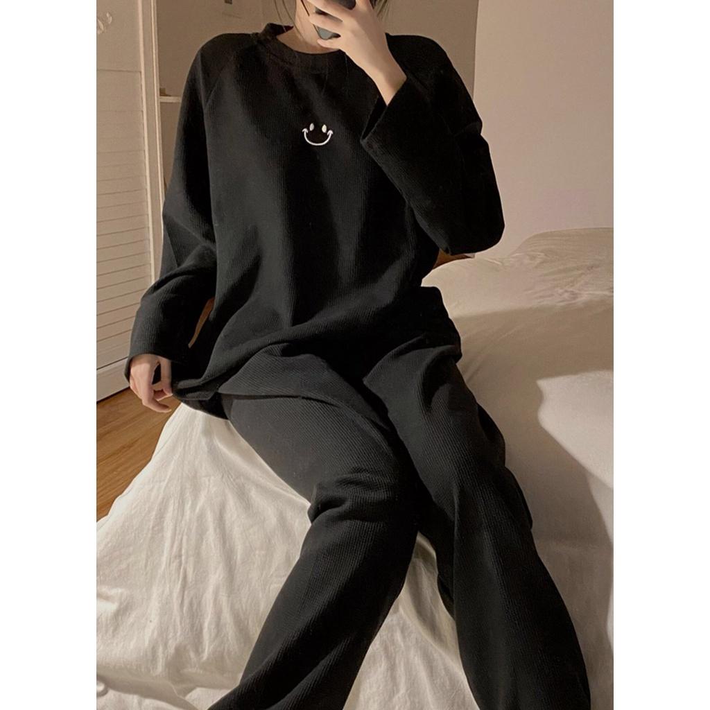 Set đồ nữ dài tay xinh, đồ bộ nữ kèm quần Jogger mix áo thun dài tay thu đông thêu hình mặt cười dễ thương giá rẻ BO006