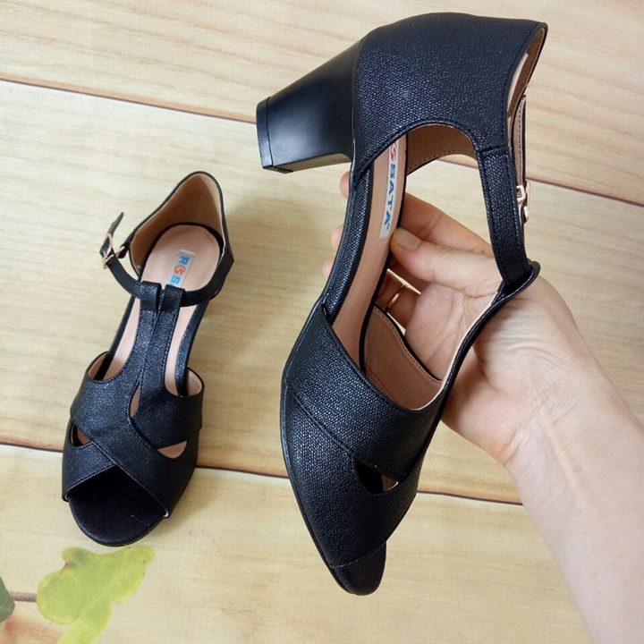 Giày sandal nữ cao gót 5 phân hàng hiệu rosata màu đen thời trang ro45