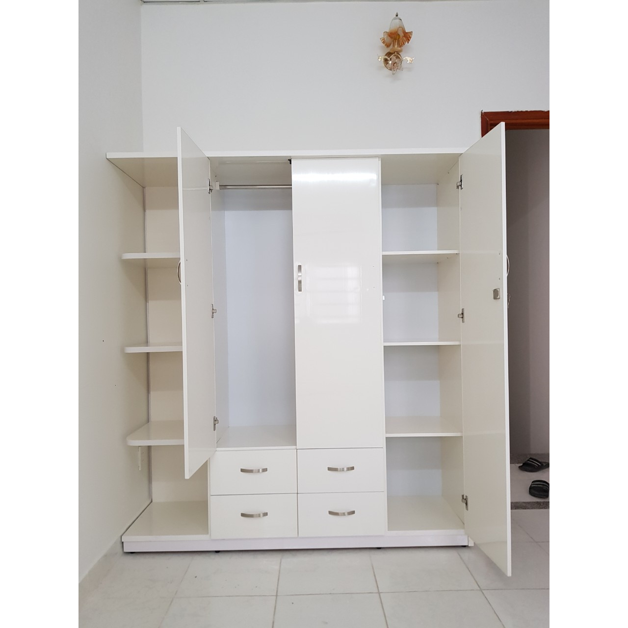 Tủ áo kèm kệ trang trí 1m6 x 1m8 x 0,5 m (trắng)