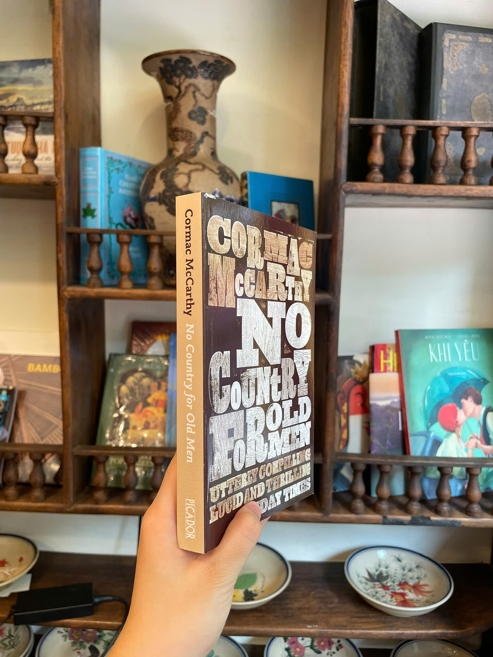 Sách - No Country for Old Men by Cormac McCarthy/ Tiểu thuyết tiếng Anh/ Fiction/ English