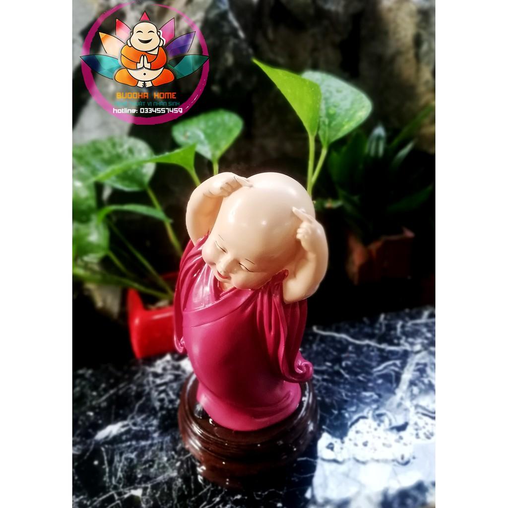 Chú tiểu yêu đời trang trí nhà cửa showroom bàn làm việc