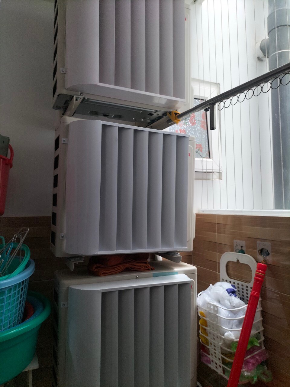 Chuyển hướng gió cục nóng điều hòa