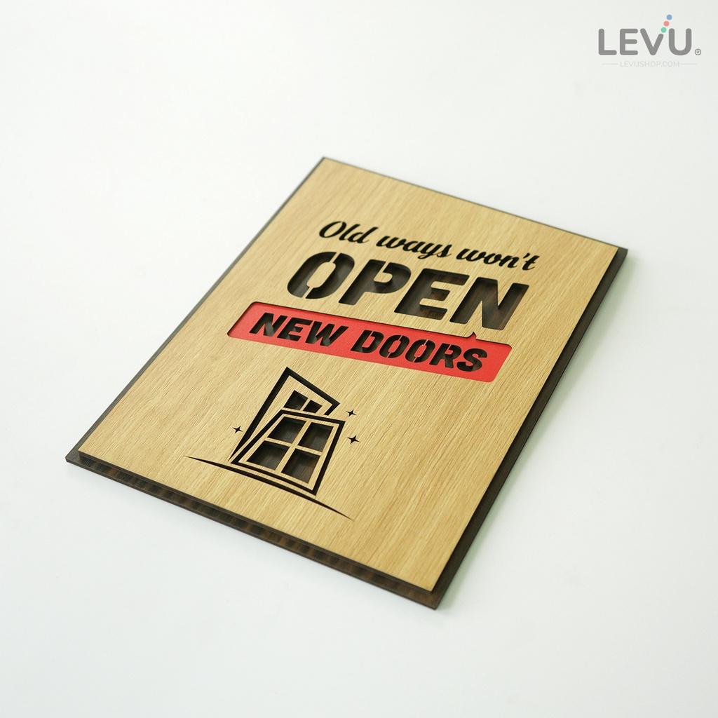 Tranh văn phòng tiếng Anh LEVU EN05 “Old ways won’t open new doors”
