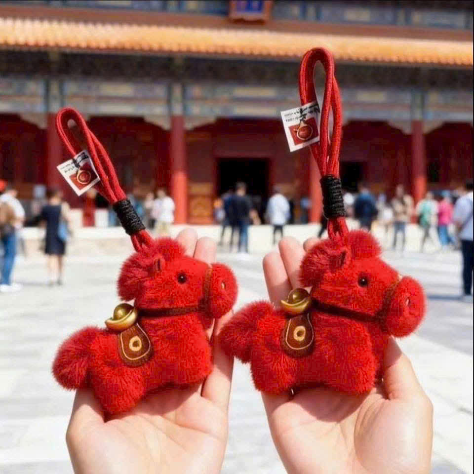 Móc Khóa Linh Vật Ngựa Cõng Vàng Thần Tài 2026, Charm Ngựa Nhồi Bông Trang Trí Balo Túi Xách