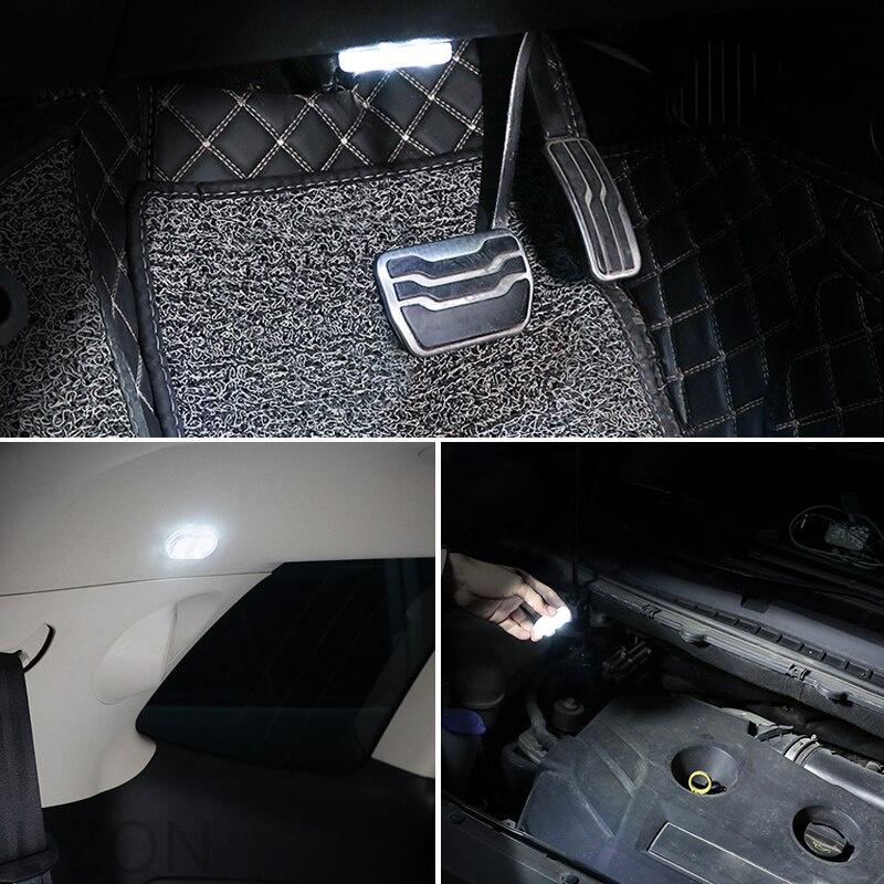 Đèn LED Gắn Trần Xe Hơi Không Dây Sạc USB Tiện Dụng