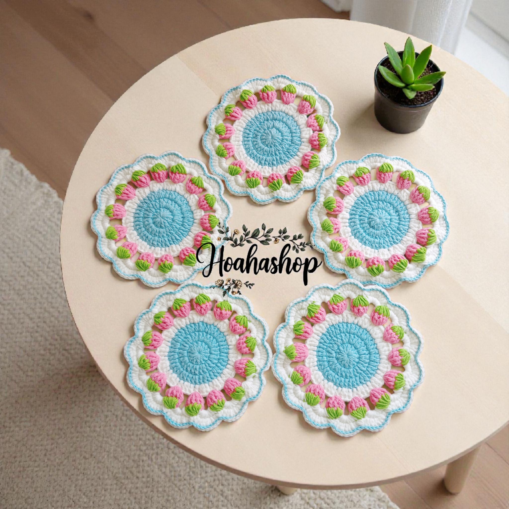 Lót Ly Trái Dâu Móc Len Thủ Công