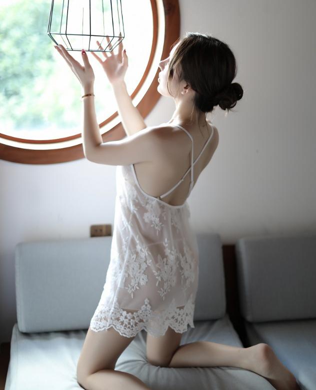 Váy ngủ lụa 2 dây chéo lưng dáng suông gợi cảm quyến rũ