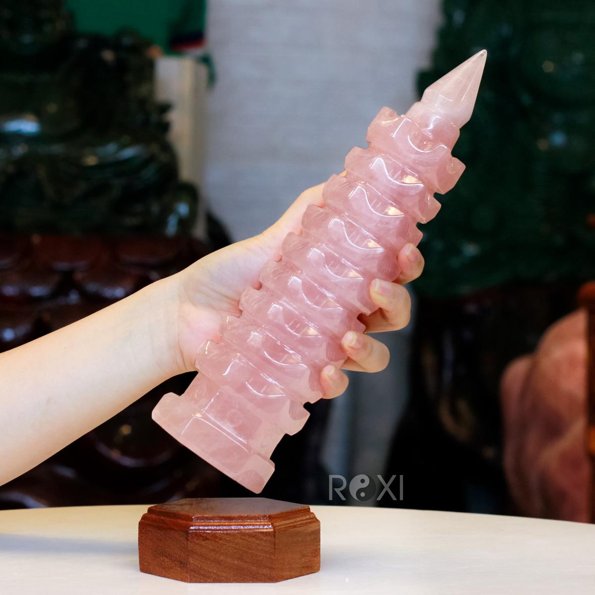 Tháp văn xương thạch anh hồng 1,34kg - 26cm