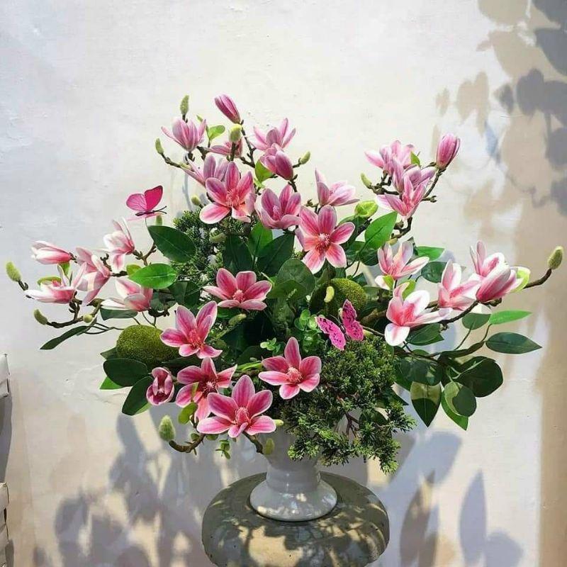 Hoa Giả Cành mộc lan cao su 4 bông nở 1 nụ trang trí nhà cửa