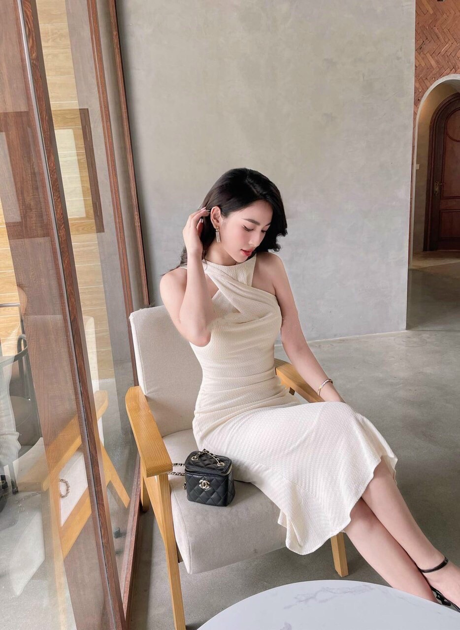 ĐẦM BODY CỔ YẾM