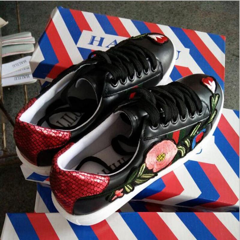 Giày Sneaker hoạ tiết thêu cho nữ