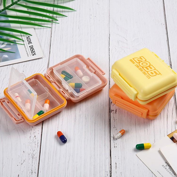Hộp nhựa đựng thuốc cầm tay mini