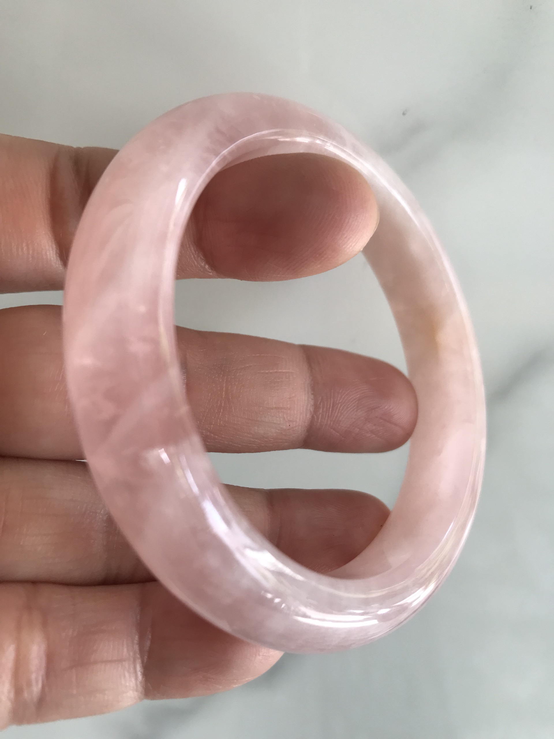 Vòng Thạch Anh Hồng Tự Nhiên Bản Hẹ Mới đẹp Ni 54mm Cao 12mm Dầy 8mm Màu Hồng tươi xinh bóng đẹp Nữ mệnh Hỏa mệnh Thổ tay vừa đeo 50kg - 54 kg ạ