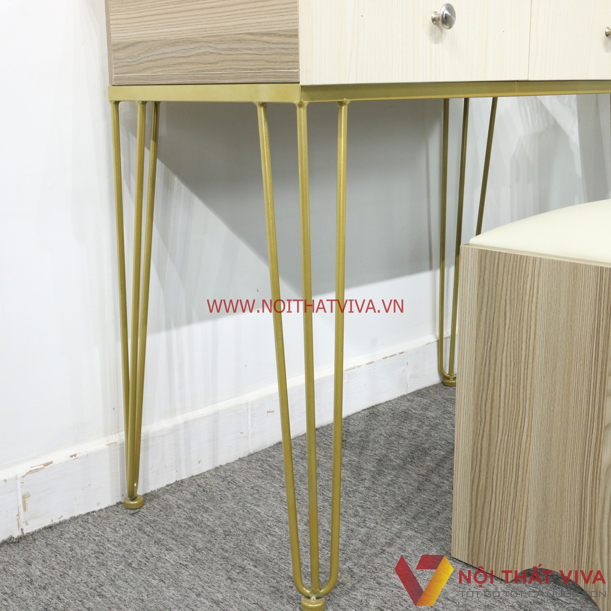 Bàn Trang Điểm Gỗ MDF Melamine Màu Kem Sọc Chân Sắt 2 Ngăn Kéo Gương Tròn