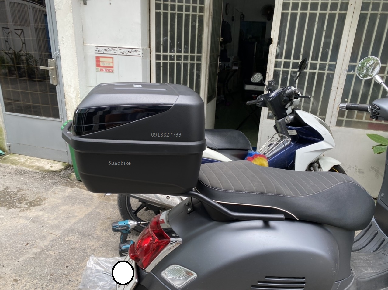 Thùng xe Vespa GTS, thùng Givi B32NB và baga givi SR GTS