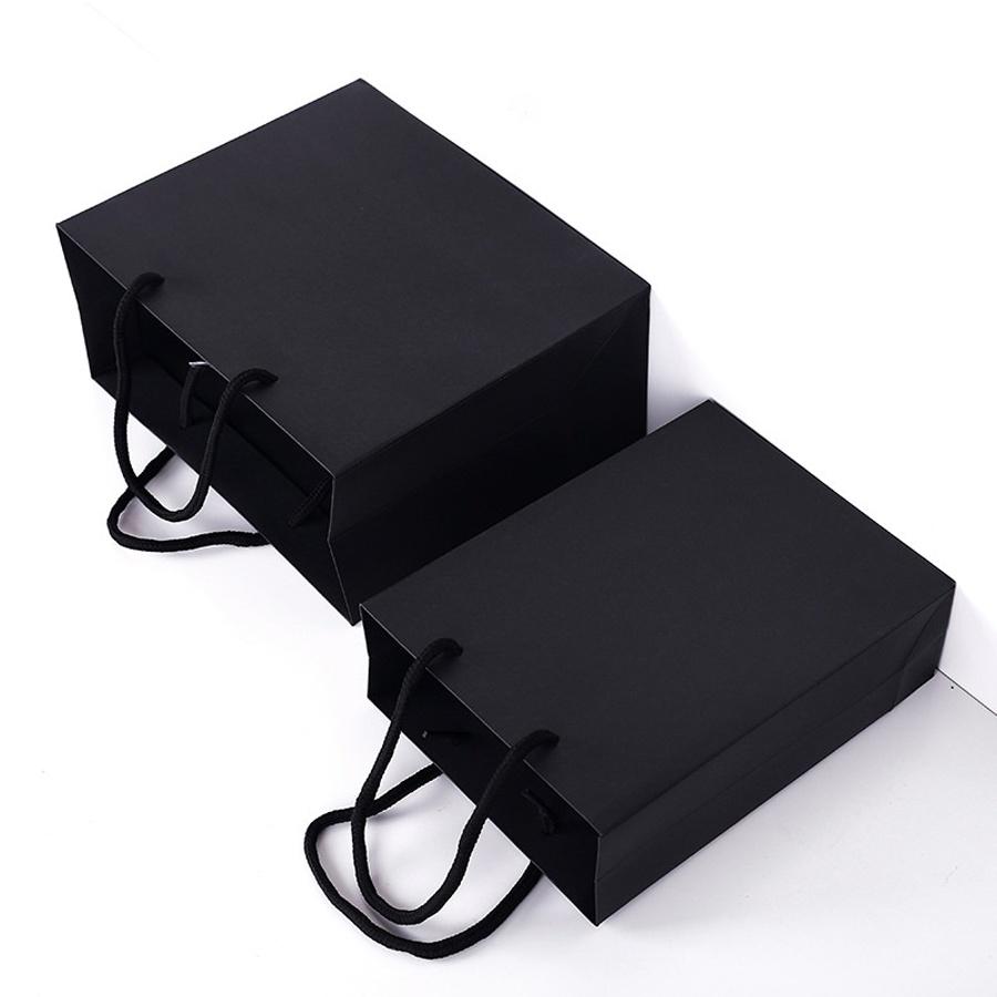 Túi đựng mỹ phẩm. Túi giấy đen huyền bí đủ size độ dày C260( siêu dày và bền dẻo dai)