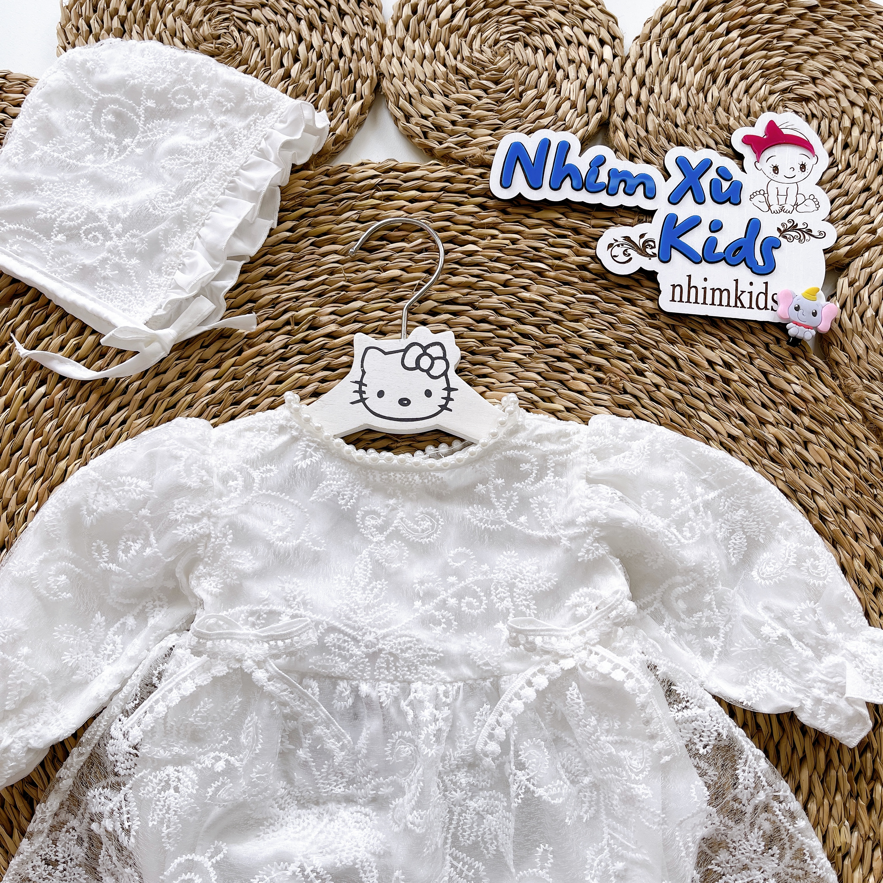 Body Váy Ren Kem Đính Ngọc Bé Gái 3 Đến 12kg Kèm Nón