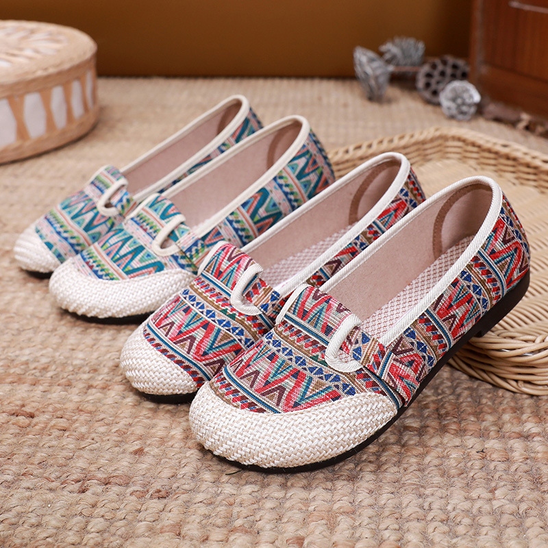 Giày lười vải nữ slip on hoạ tiết Canvas thoáng khí đế bằng mềm trống trơn trượt thời trang Phatdat V331