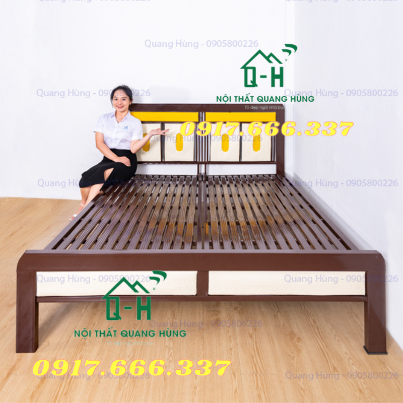 GIƯỜNG NGỦ SẮT HỘP 4X8 MÀU NÂU ĐẦU NỆM SỌC VÀNG CAO CẤP DÀNH CHO GIA ĐÌNH