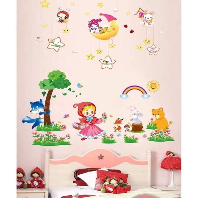 Decal dán tường cô bé quàng khăn đỏ và trăng sao