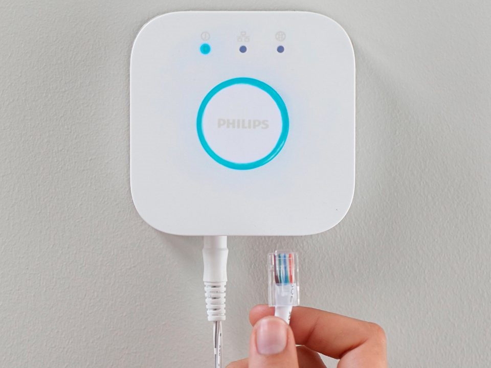 Bộ điều khiển trung tâm Philips Hue Bridge