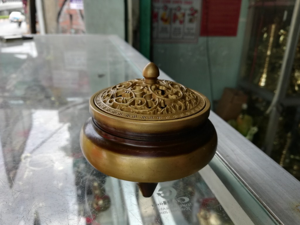 Lò đốt trầm vàng nâu dày nét