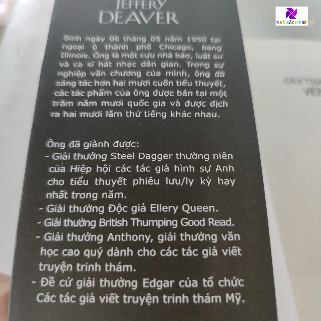 Sách: Cây thập tự ven đường