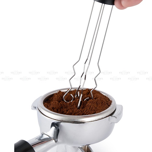 Cây khuấy đảo trộn bột cà phê sau khi xay phân tán bột cà phê Cafede Kona