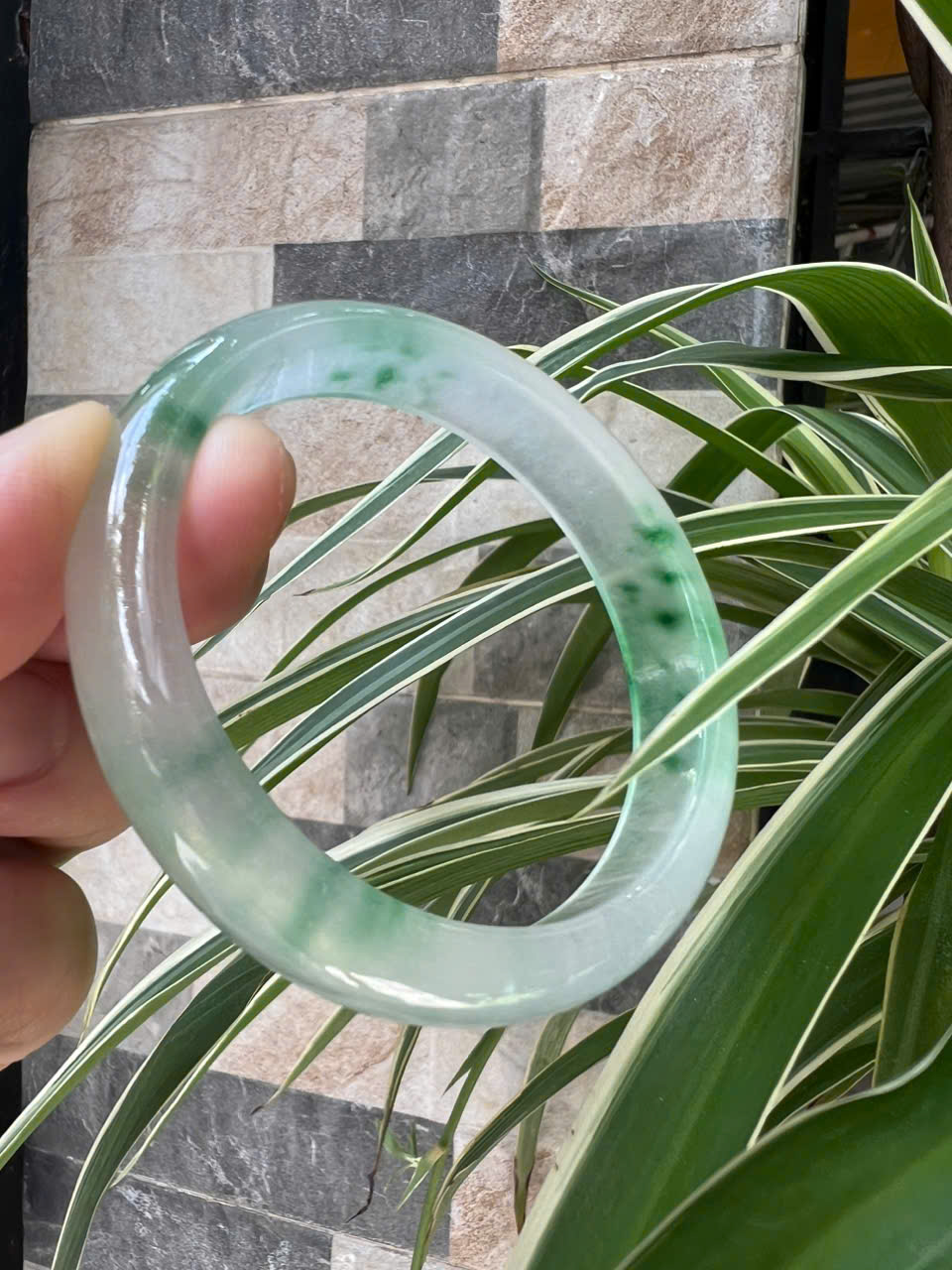 Vòng Tay Nữ Bản Hẹ Đá Mã Não DuLong Trắng Trong Xanh Rong Biển Nhẹ Bóng Đẹp Ni 54mm Cao 12mm Dầy 7mm Món quà tặng Nữ 50kg - 55kg đeo tay xinh rẻ đẹp ý nghĩa ạ