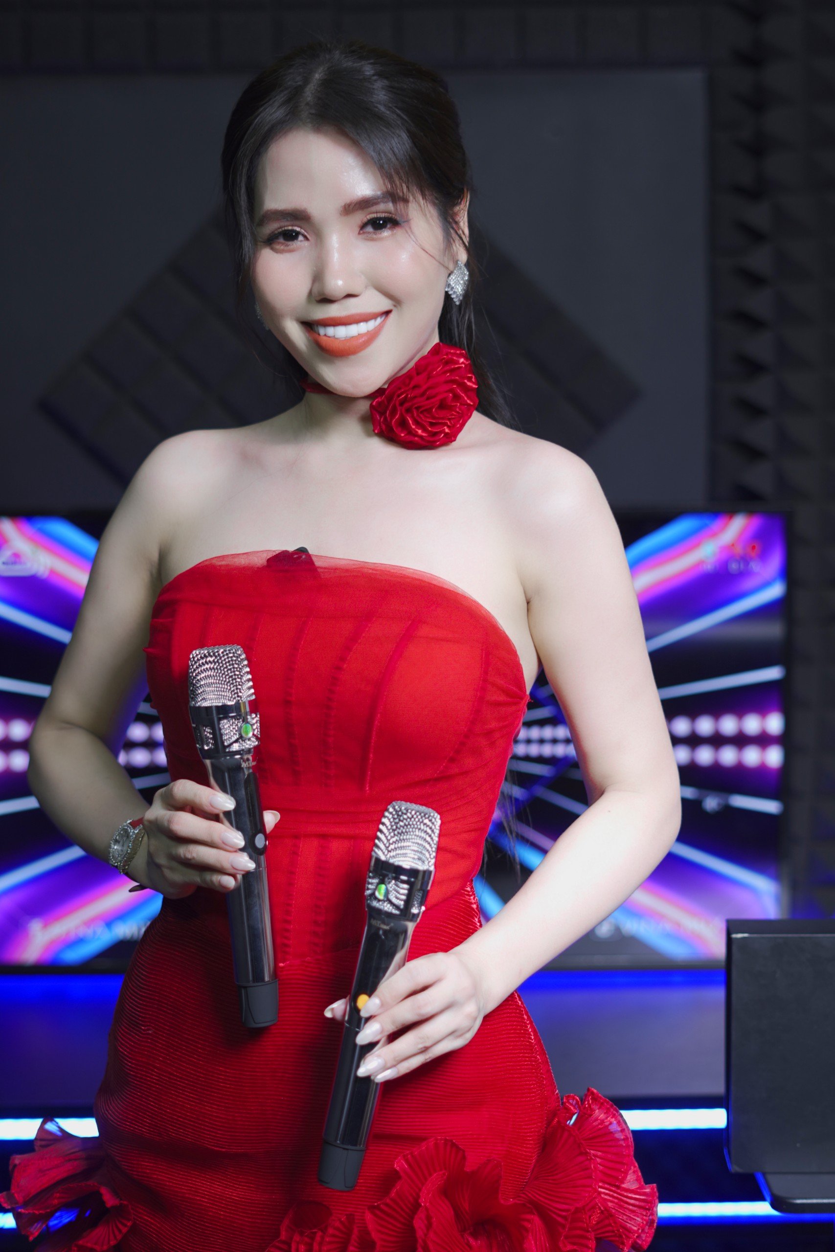 Micro Cho Dàn Karaoke, Loa Kéo, Amply Cao Cấp Chính Hãng MTMAX AK99Plus, Củ Micro Cao Cấp Set Tần Số, Chỉnh Âm Lượng Ngay Thân Micro hàng chính hãng