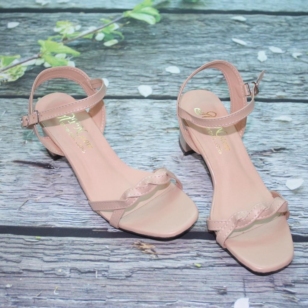 Giày sandal cao gót vuông 5p quai thắt chéo