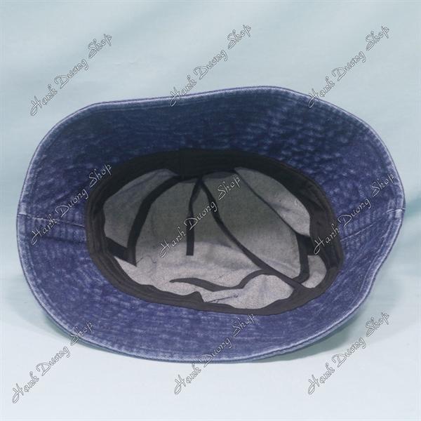 Nón tai bèo jean vành rộng 6,5cm vải jean loang hàng quảng châu thêu chữ T có dây rút phía trong, hàng 1 lớp vòng đầu 58-59cm - Xanh đậm