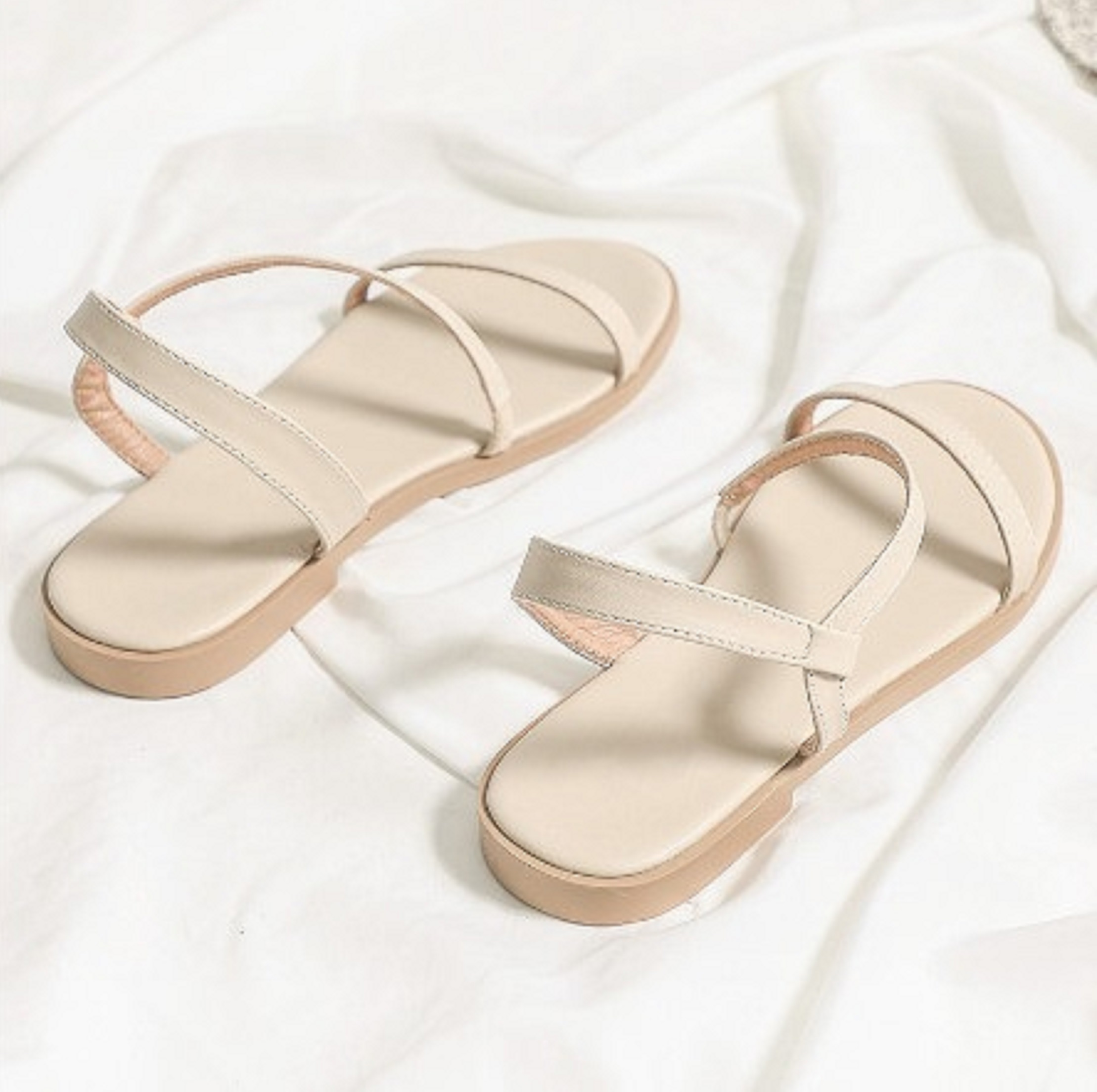 Giày sandal đế phẳng mũi tròn thiết kế quai đan thoải mái thời trang cho nữ mã LCS37