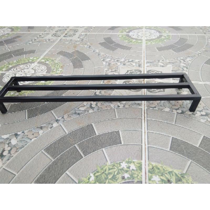 Kệ kê chậu hoa. Dài 60cm. Rộng 15cm. Cao 10cm. Hộp thép 14*14mm