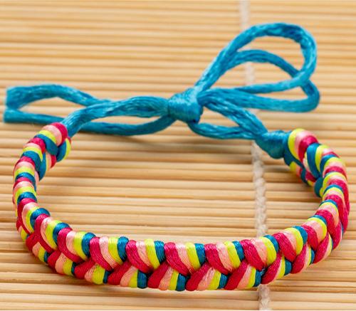 Vòng chỉ đỏ Tây Tạng may mắn nhiều mầu