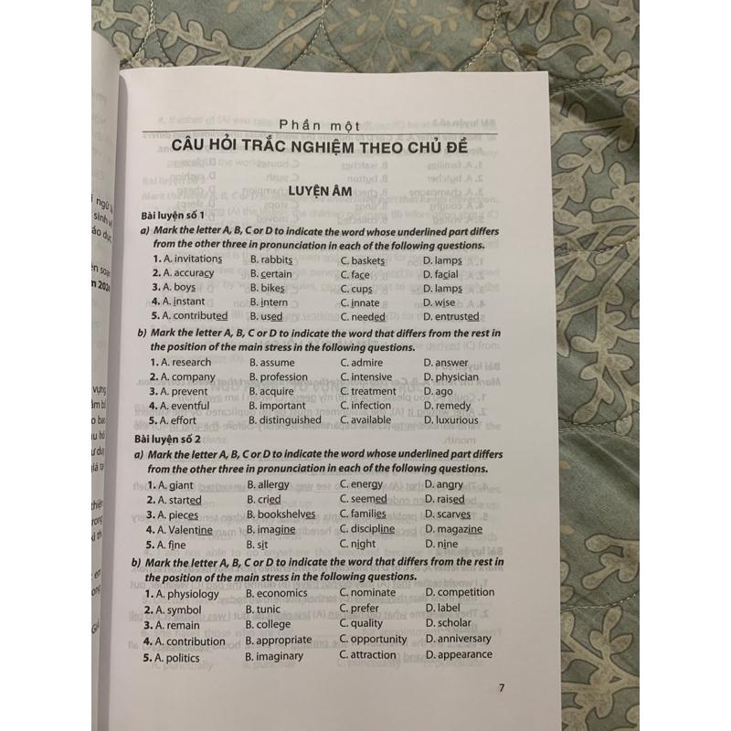 Sách - Ôn Luyện Trắc Nghiệm Thi Tốt Nghiệp THPT Năm 2024 Môn Tiếng Anh