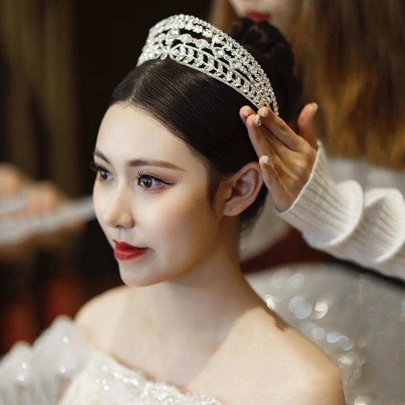Vương miệng cao trang sức lấp lánh