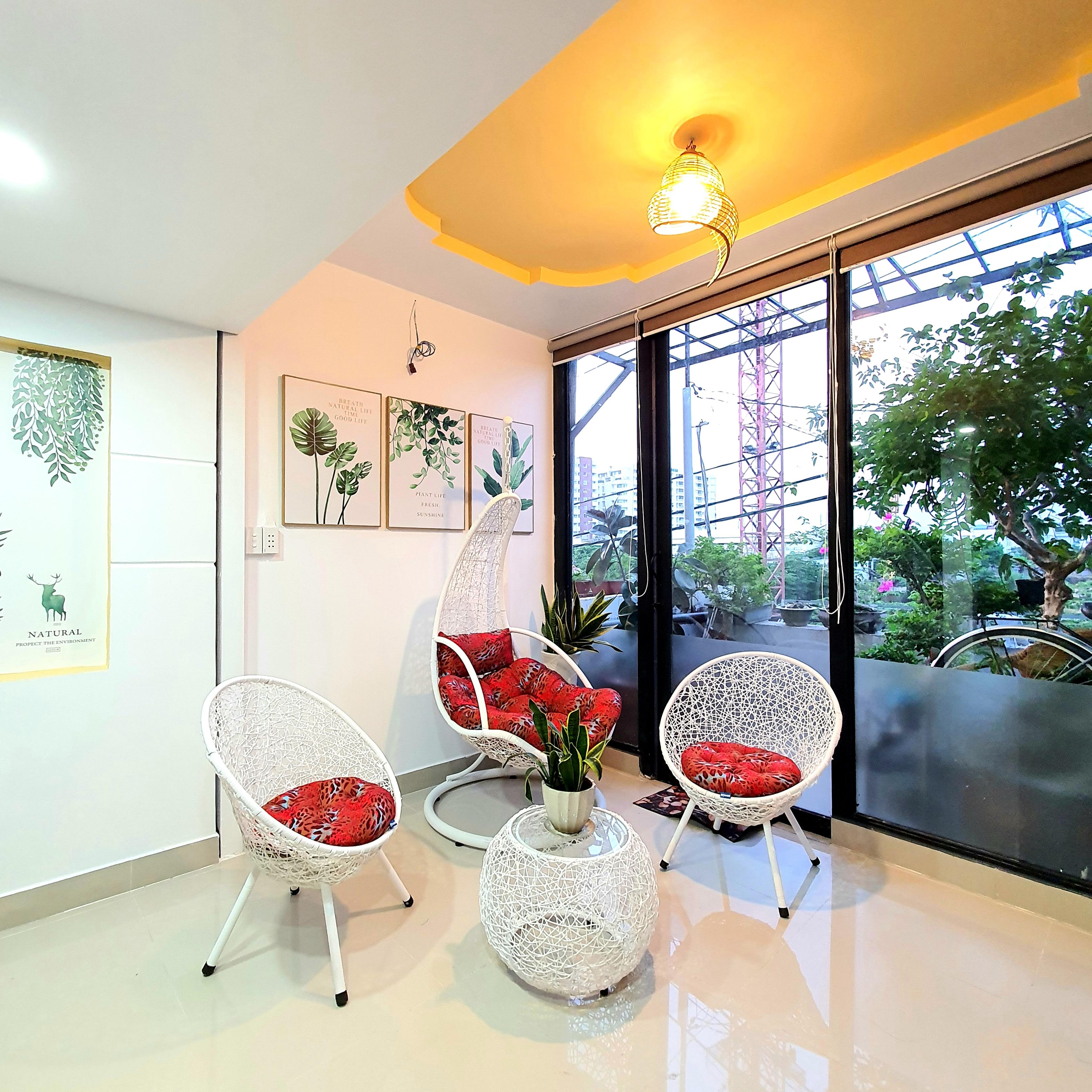 Bộ bàn ghế sân vườn + xích đu đơn