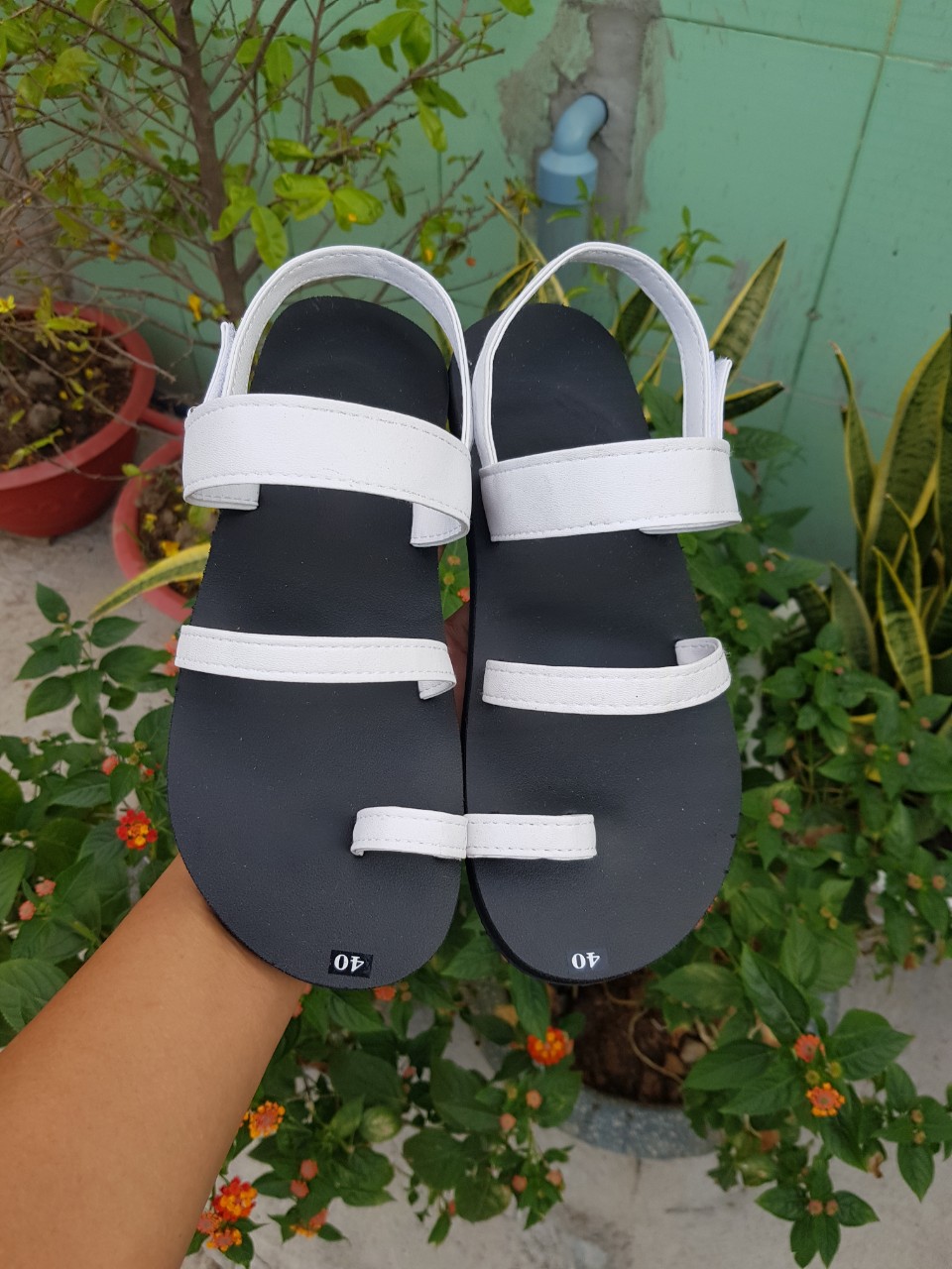 Dép sandals nữ ( đế đen quai hậu trắng ) size có từ 34 nữ đến 42 nữ đế và quai có đủ màu ib chọn thêm