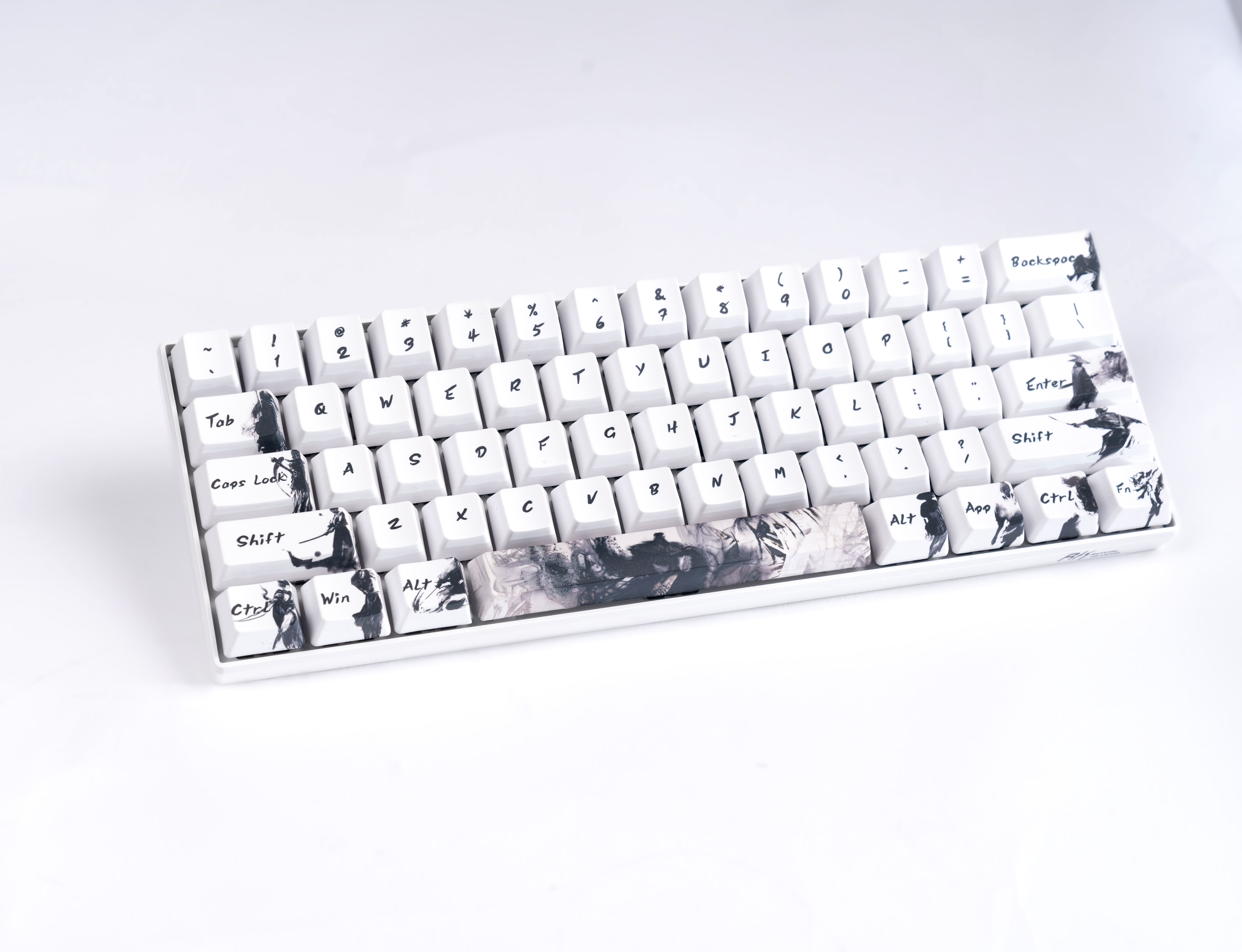 Keycap  PBT dành cho Bàn phím cơ không dây RK61 – Chính hãng Royal Kludge. 61 phím, Hoạ tiết Kiếm Khách, công nghệ in Dye–sub, bền đẹp. OEM Profile.