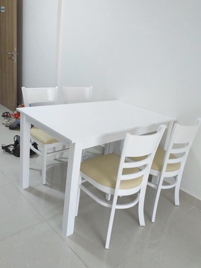 Bộ bàn ăn màu trắng tự nhiên 4 ghế Nột thất Juno Sofa