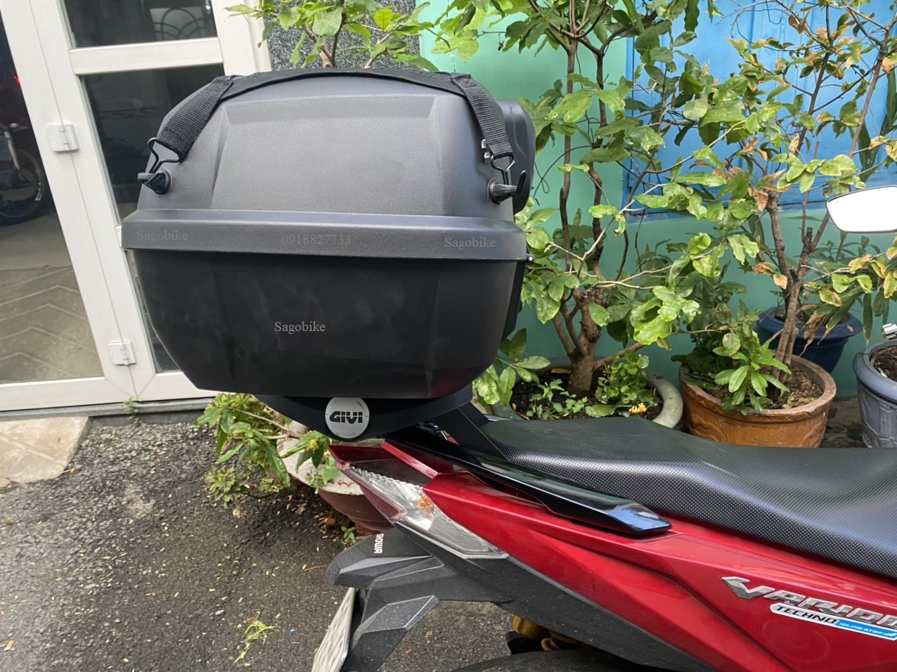 Thùng Givi E43NTL_ADV và baga givi SRV lắp cho Vario, thùng xe Vario
