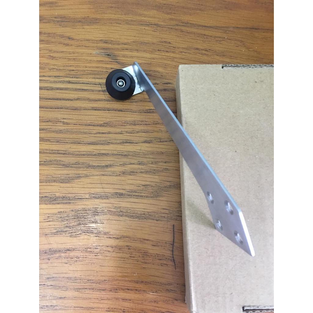 Chặn cửa trên khung, cửa mở vào bên phải