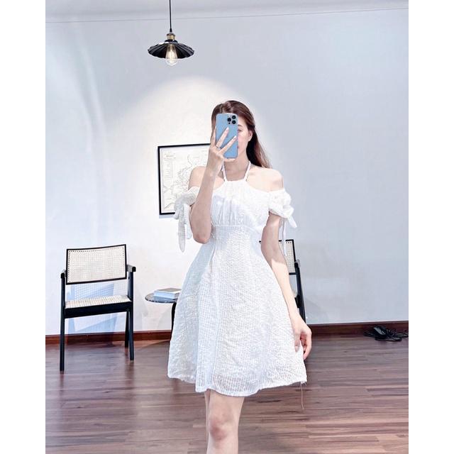 Đầm ren trắng xoè cổ dây yếm rớt vai tay phồng