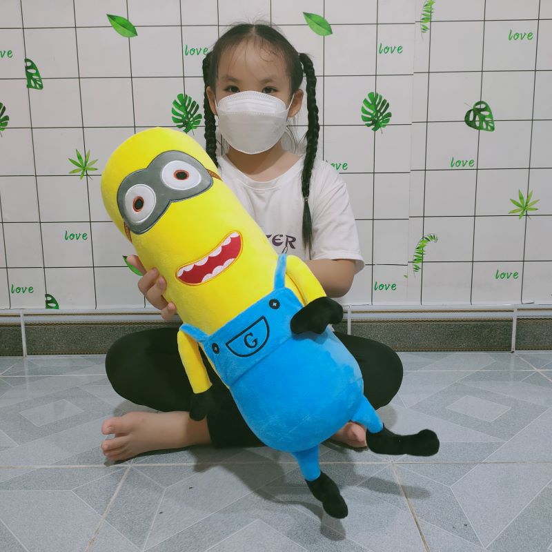 GỐI ÔM MINION VẢI NHUNG MỊN CAO CẤP CHO BÉ 2 TUỔI