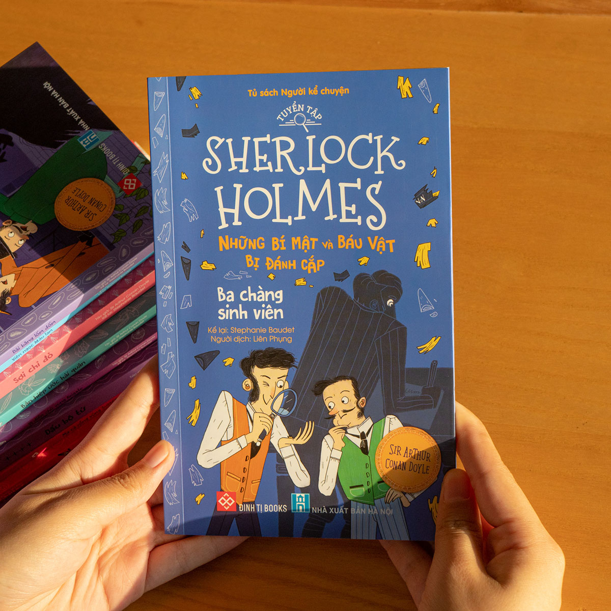 Tuyển Tập Sherlock Holmes - Những Bí Mật Và Báu Vật Bị Đánh Cắp- Ba Chàng Sinh Viên