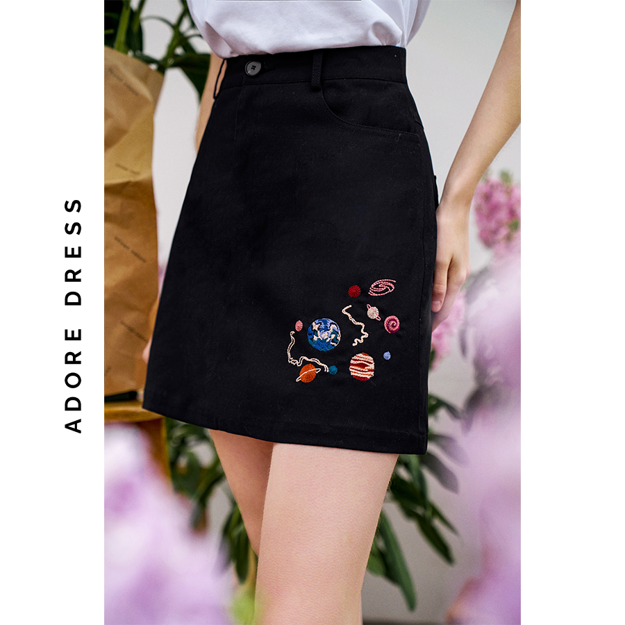 Chân váy mini skirts kaki đen thêu gấu 313SK1032  ADORE DRESS