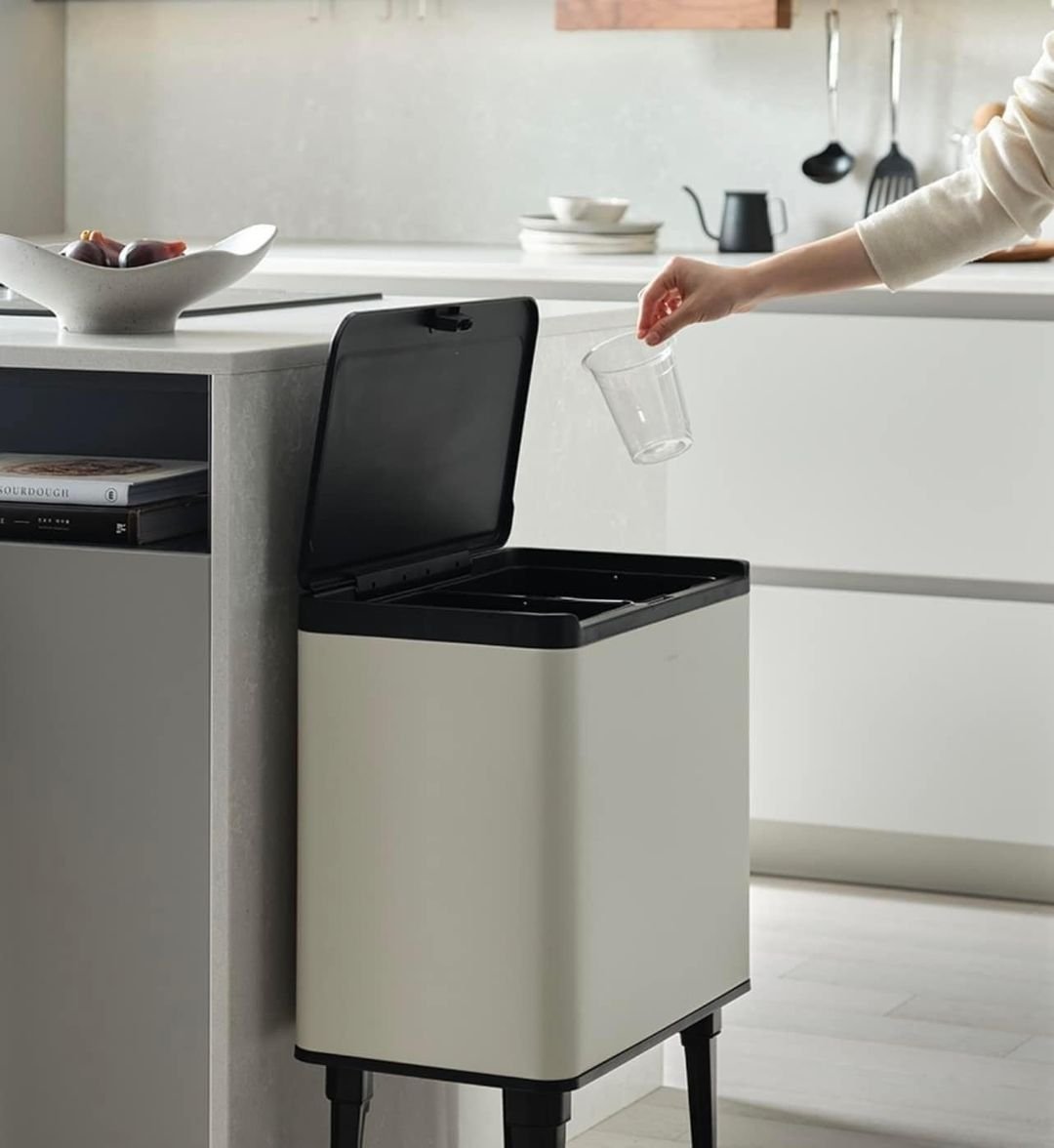 THÙNG RÁC NẮP NHẤN HANSSEM 30L